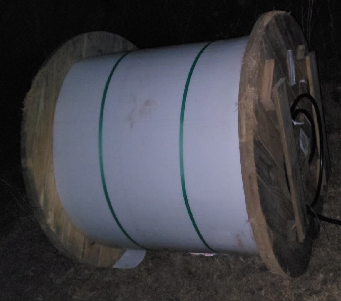 Corning 144 strand single-mode indoor/outdoor fiber optic cable reel 6000 feet