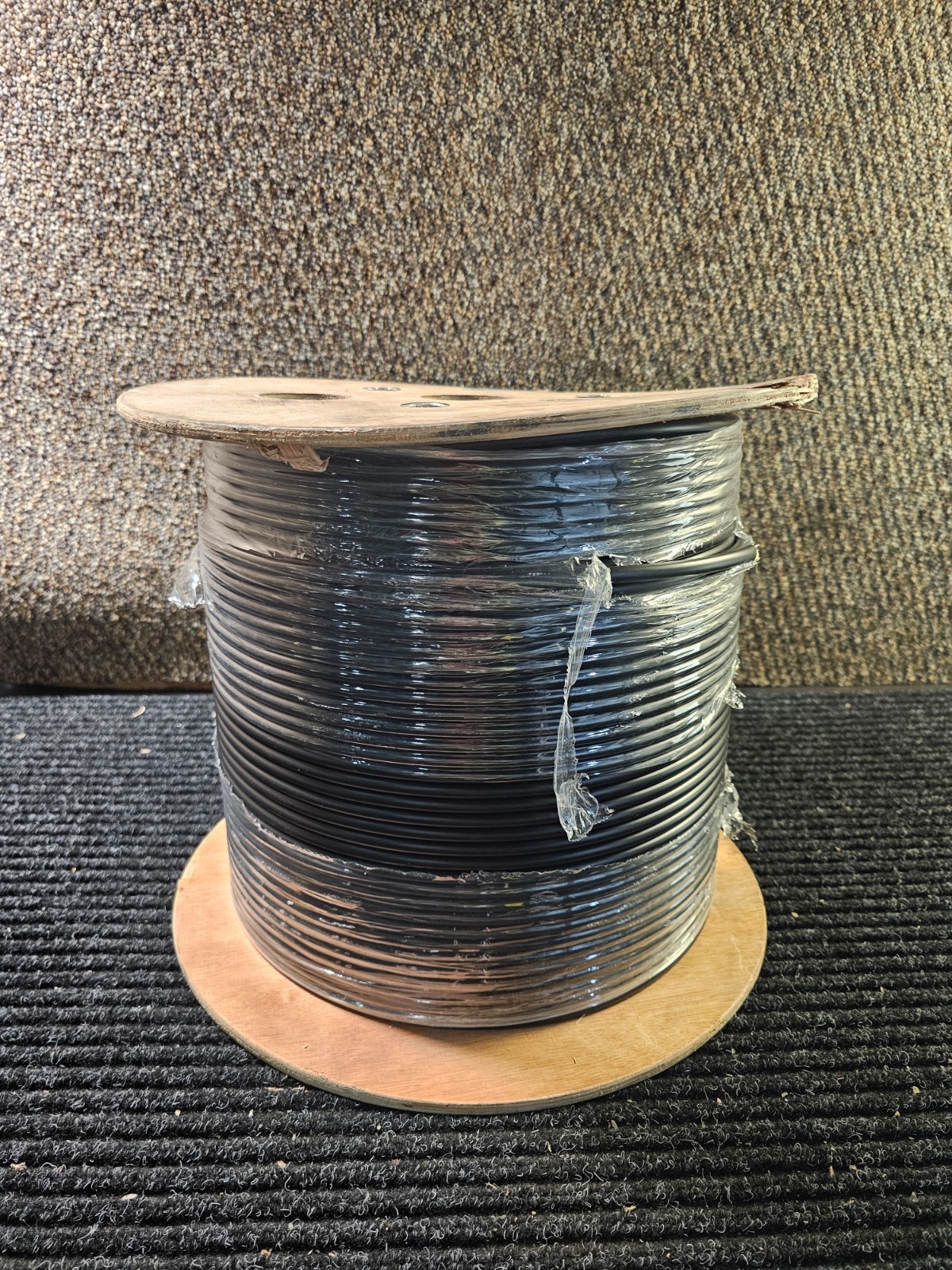 COMZON 1000 ft Indoor/Outdoor 24 Strand OS2 9/125 Singlemode Fiber Optic Cable