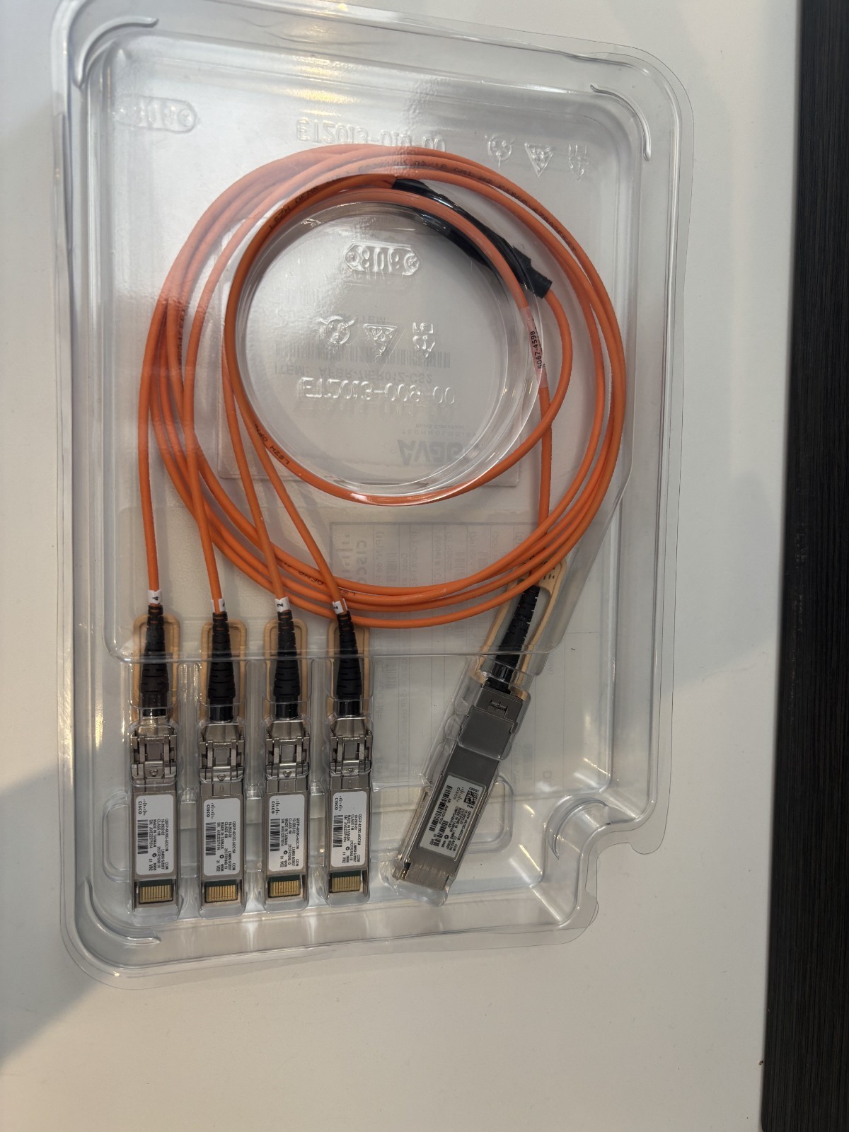 Cisco QSFP-4X10G-AOC1M 40GBASE 1M Active Optical QSFP to 4SFP Breakout Cable