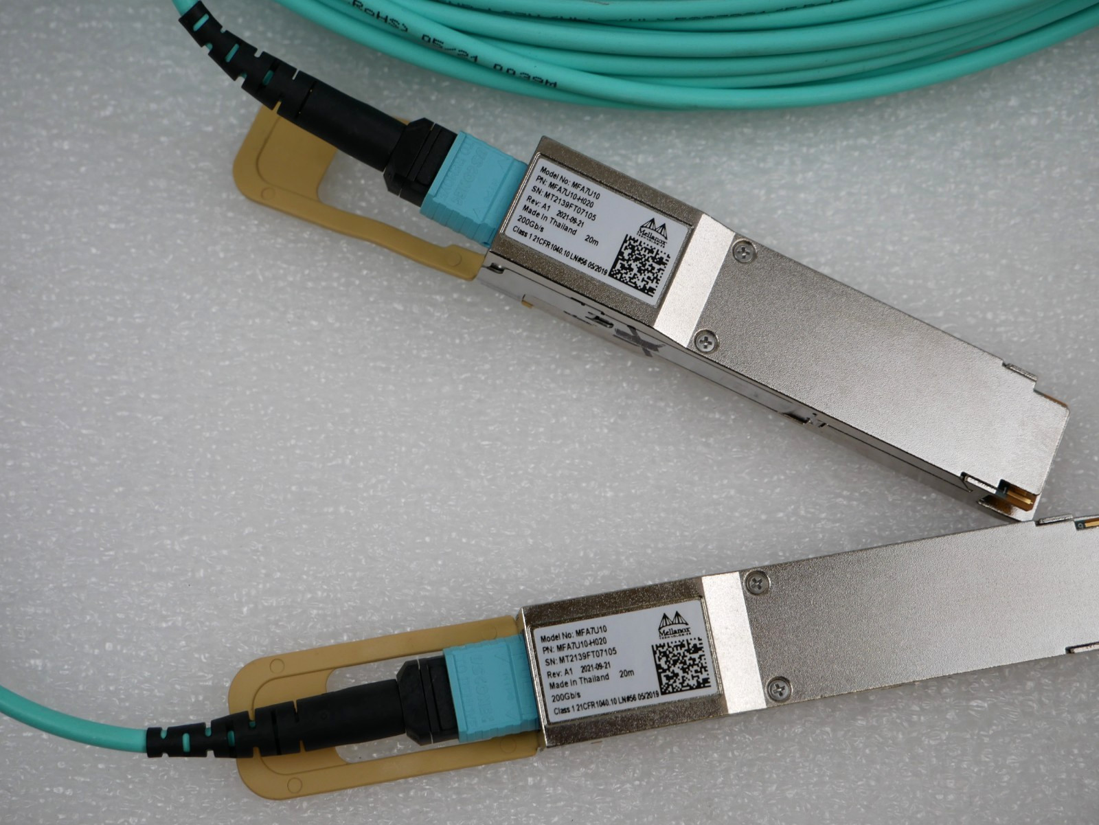Mellanox MFA7U10-H020 400G OSFP to 2x 200G QSFP56 20m HDR Optical Splitter Cable