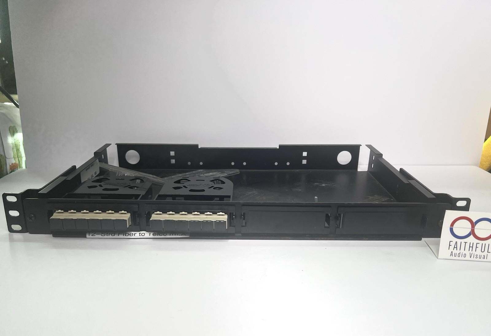 COMMSCOPE SYSTIMAX 600G2-1U FIBER OPTIC SLIDING FACEPLATE SHELF