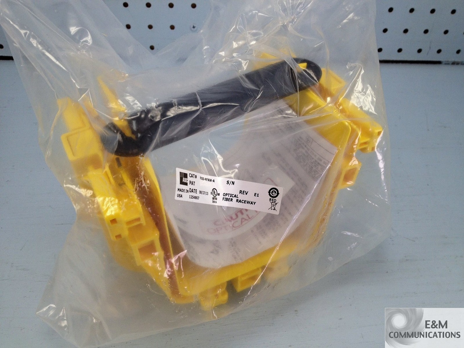 NEW FGS-MFAW-A ADC COMMSCOPE FIBERGUIDE 4″ H X 4″ W SNAP-FIT JUNCTION YELLOW
