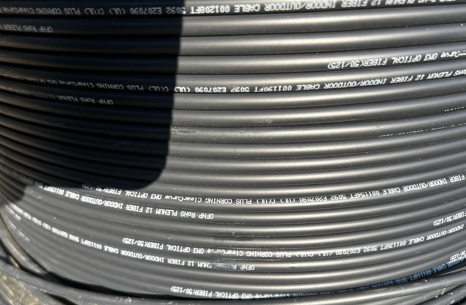 Corning 12 Fiber 50/125 Multimode OM3 Indoor/Outdoor Optic Cable Black 838 Feet