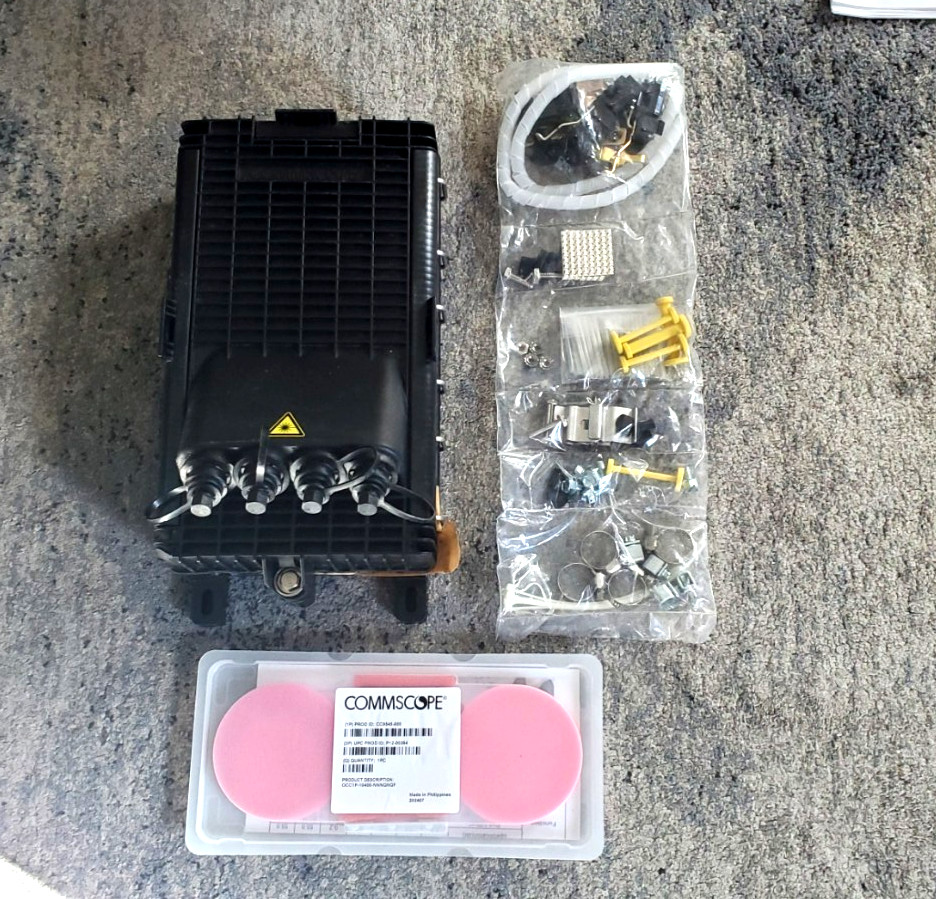 CommScope Fiber Optic Mini-OTE 300 Enclosure 760256493 1X4 Splitter OCC1P-10400