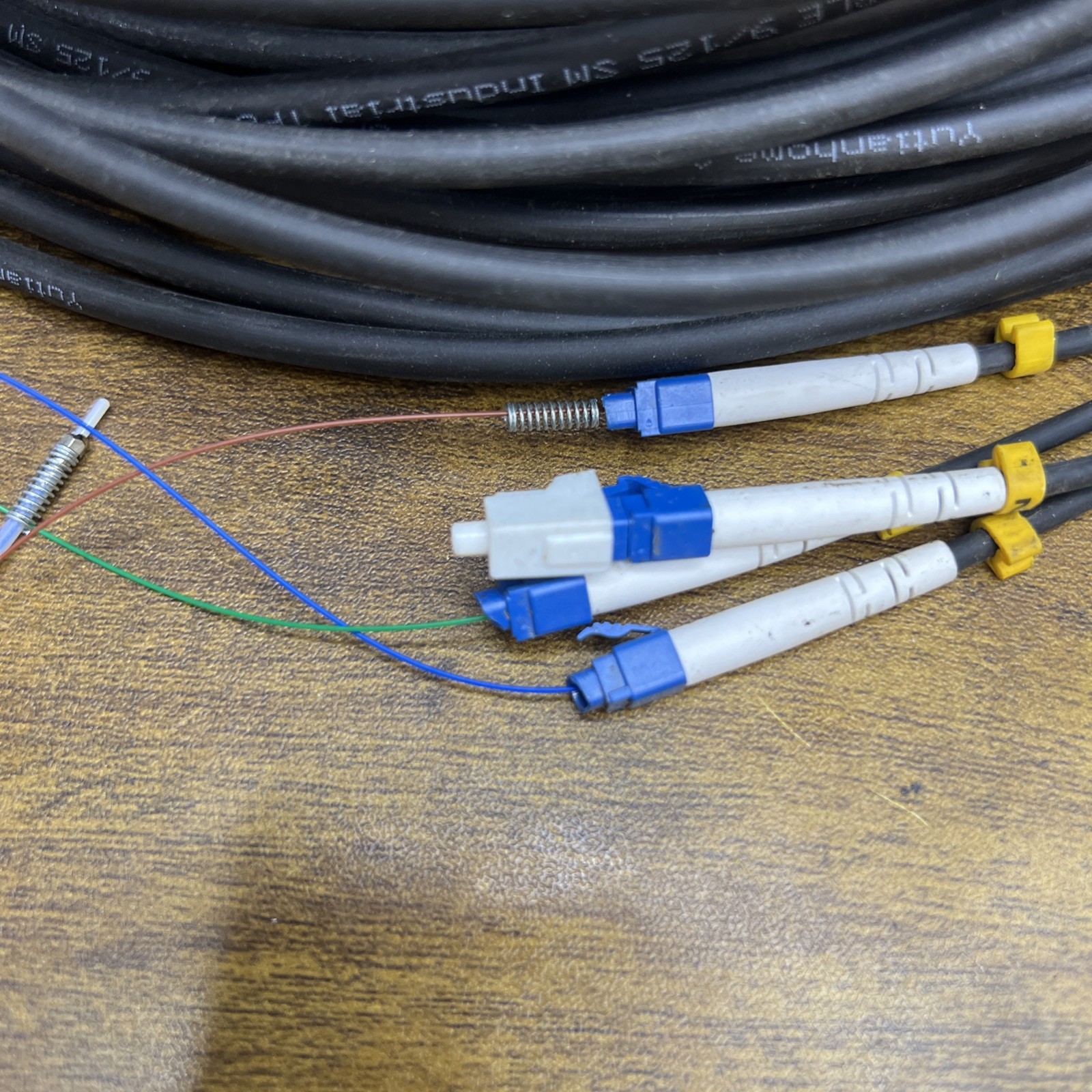 250 Meters 4 Core Industrial TPU Outdoor Armored Fiber Optic Cable
