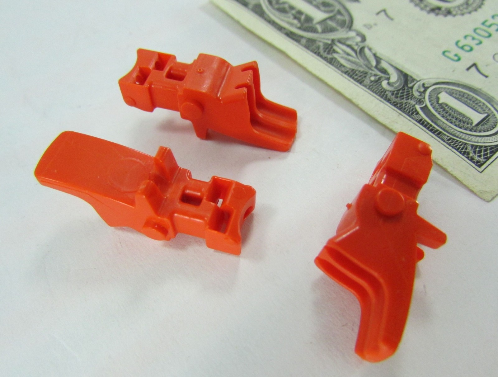 100 Unknown Orange Plastic Connector Parts, Corning Cable Fiber? Telecom? 362566