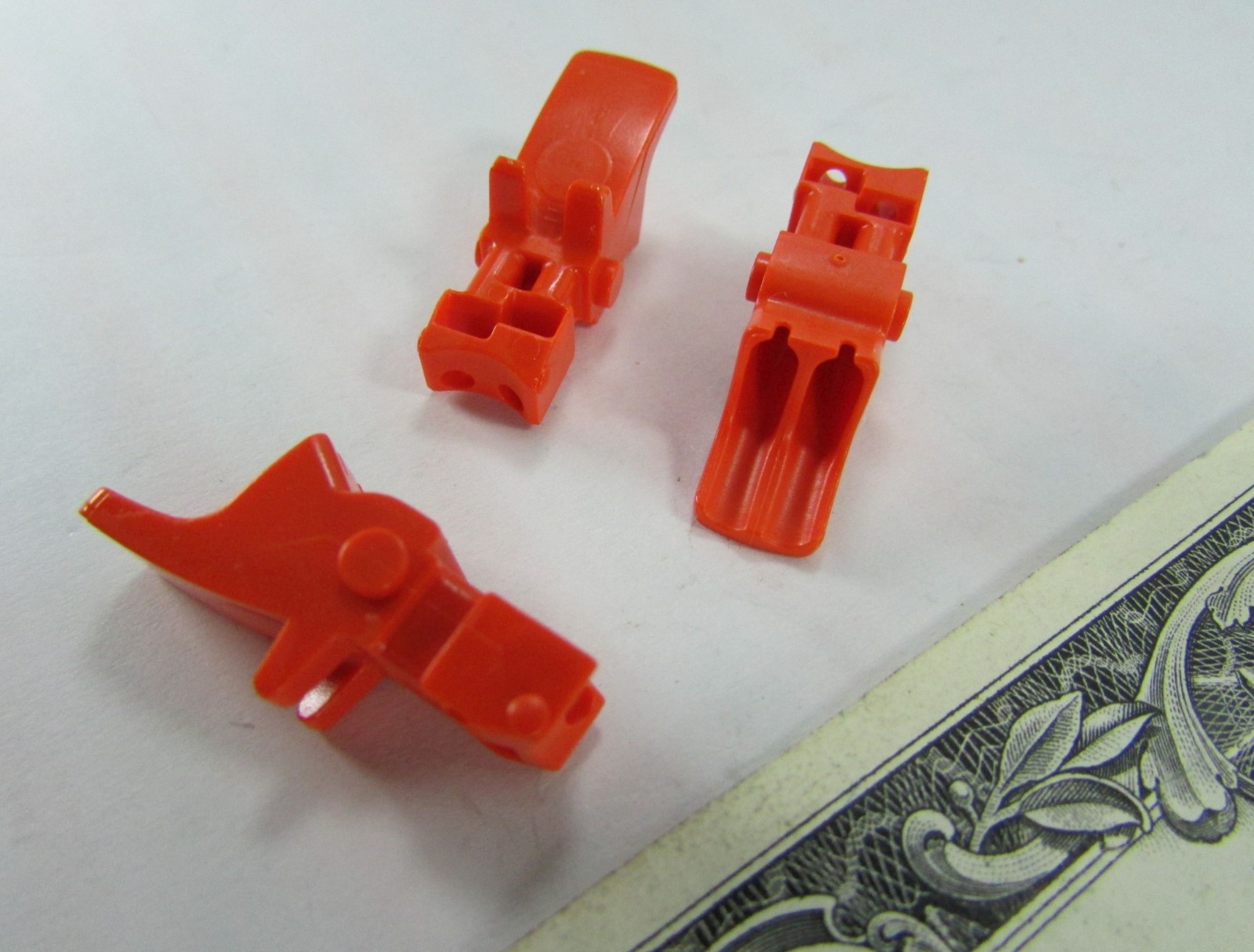 100 Unknown Orange Plastic Connector Parts, Corning Cable Fiber? Telecom? 362566