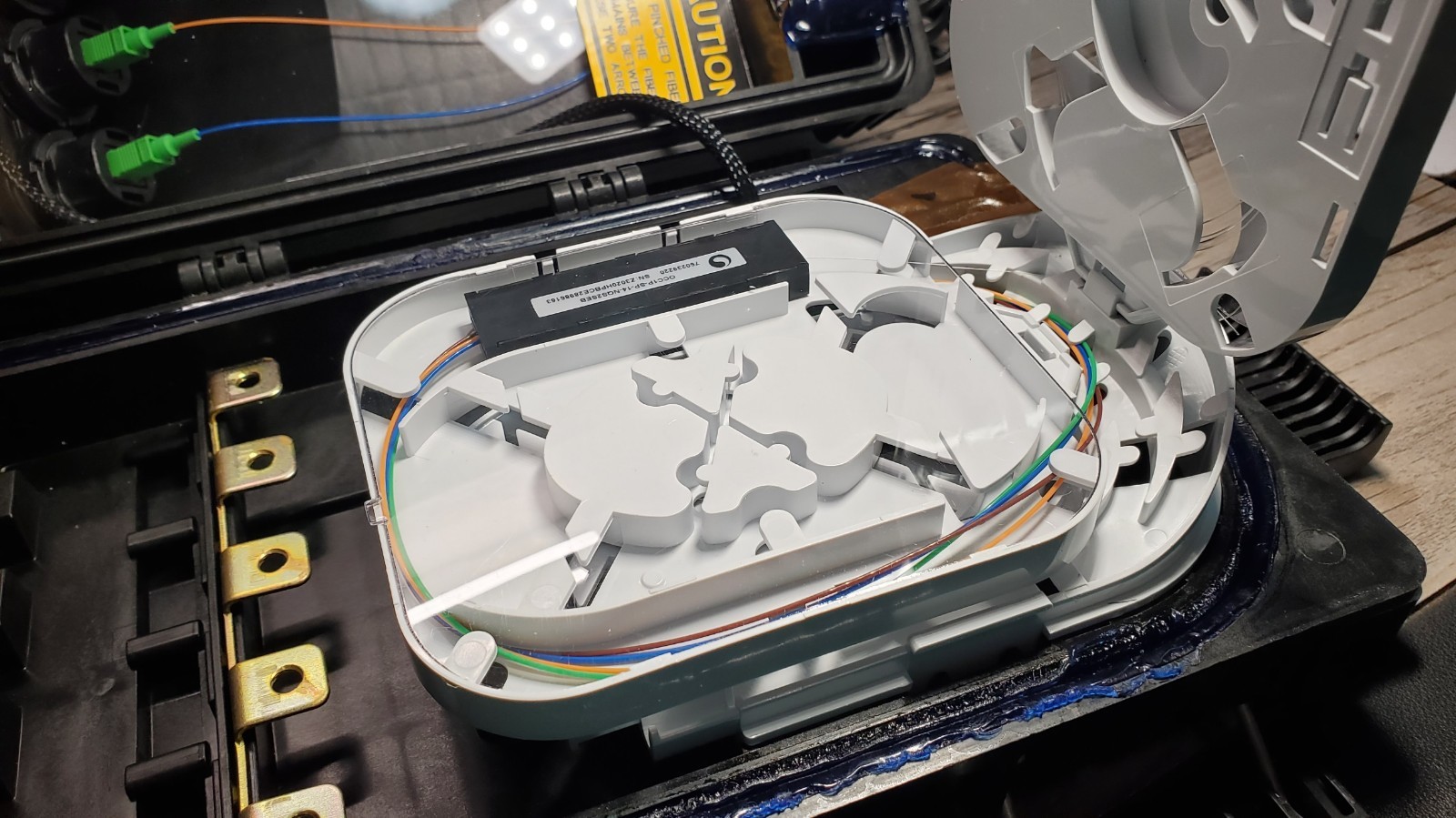 CommScope Fiber Optic Mini-OTE 300 Enclosure 760256493 1X4 Splitter OCC1P-10400