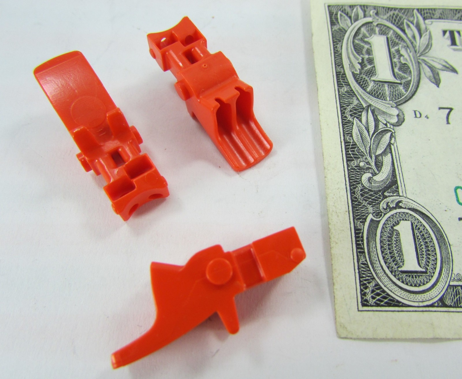 100 Unknown Orange Plastic Connector Parts, Corning Cable Fiber? Telecom? 362566