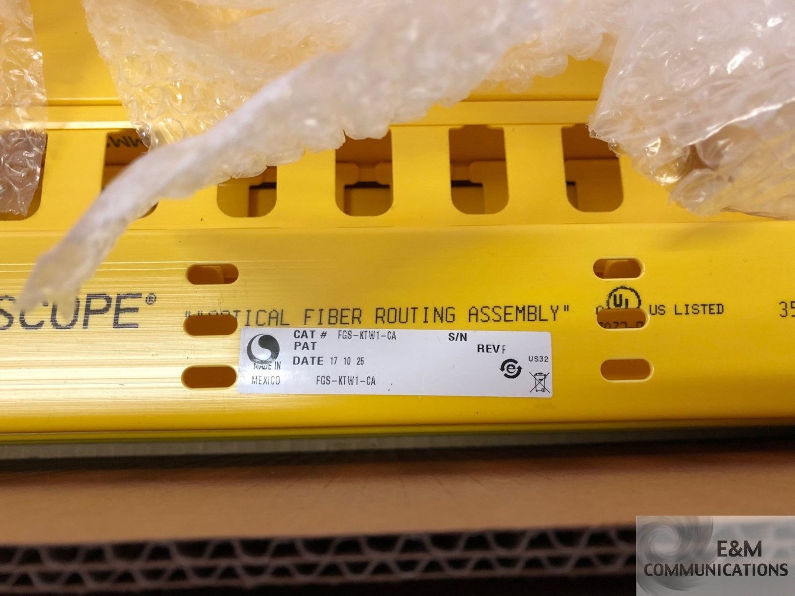NEW FGS-KTW1-CA ADC TE COMMSCOPE 2×2 VERTICAL 1.5″ SLOTTED DUCT KIT 6 FT YELLOW