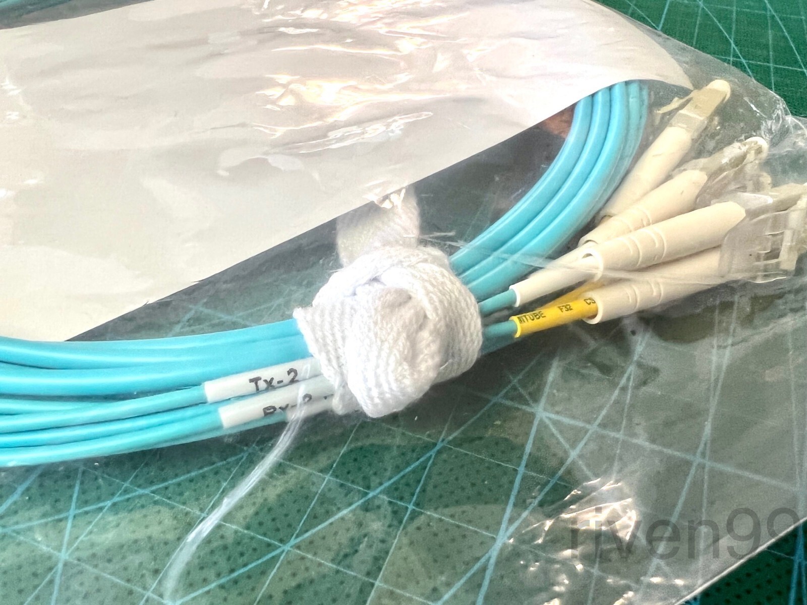 MOLEX QSFP MPO/MTP 8F to 4x LC Fiber Optic Breakout Cable, Multimode OM3 Aqua