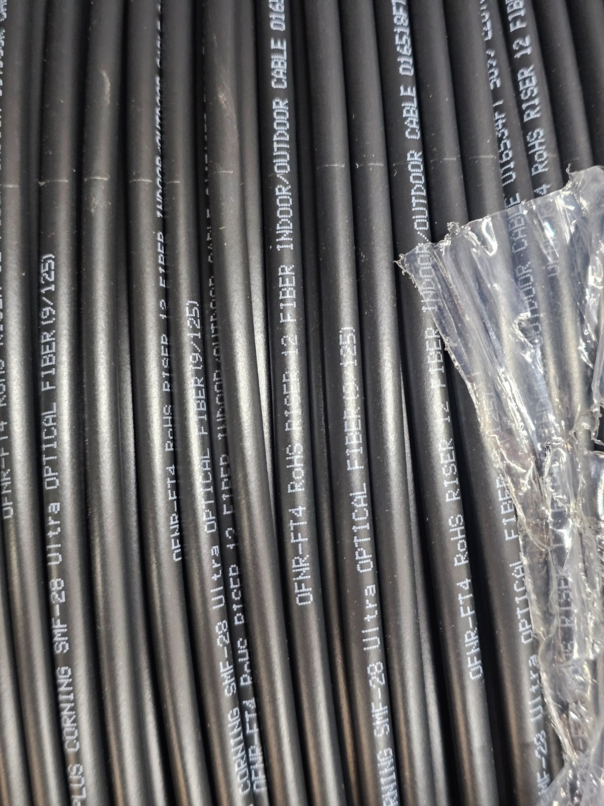 Corning SMF-28 Indoor/Outdoor Glass 12 Fiber Optic Cable Plenum – 1000 ft, Black