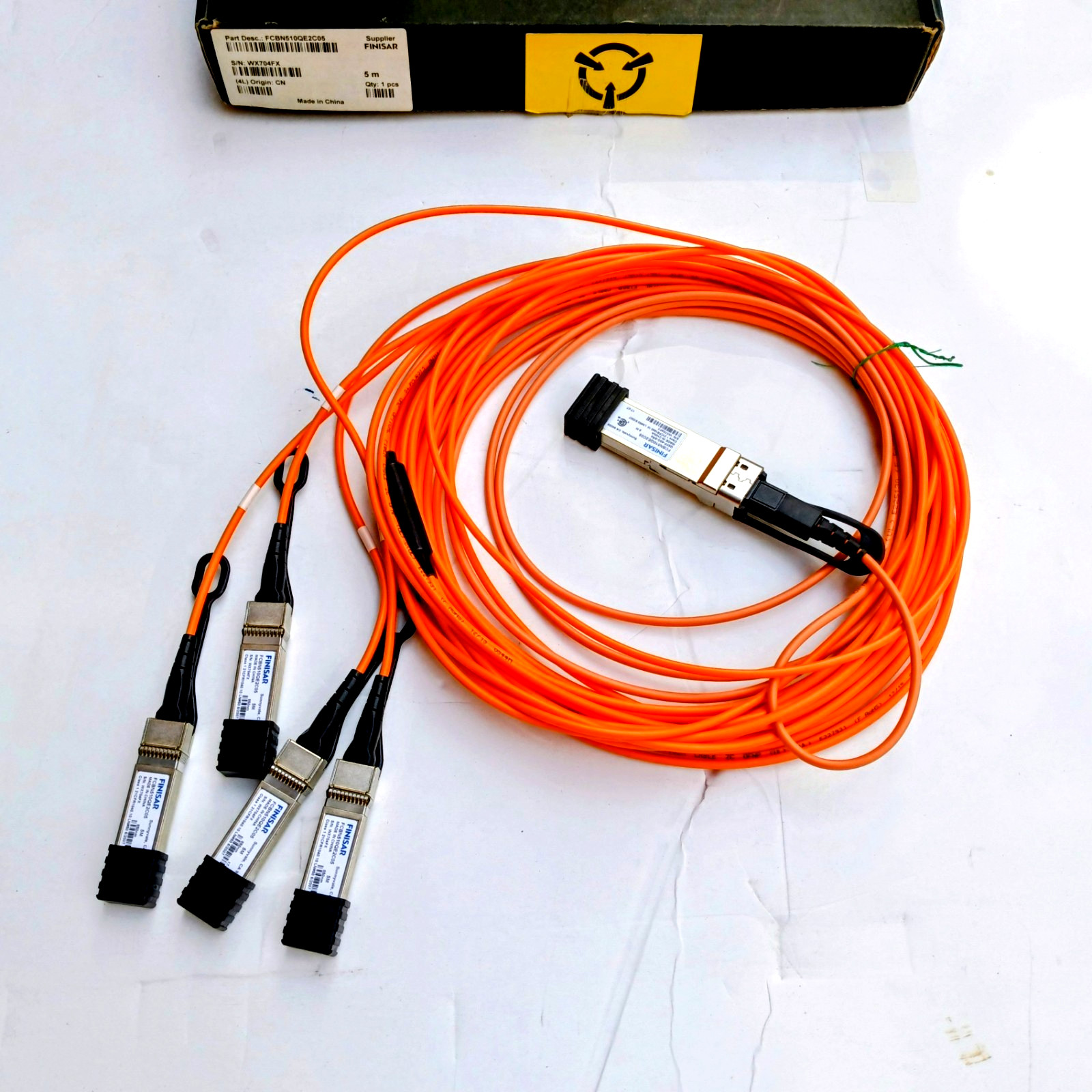 Finisar Quadwire FCBN510QE2C05 40Gb/s 5M QSFP to 4xSFP+ Parallel