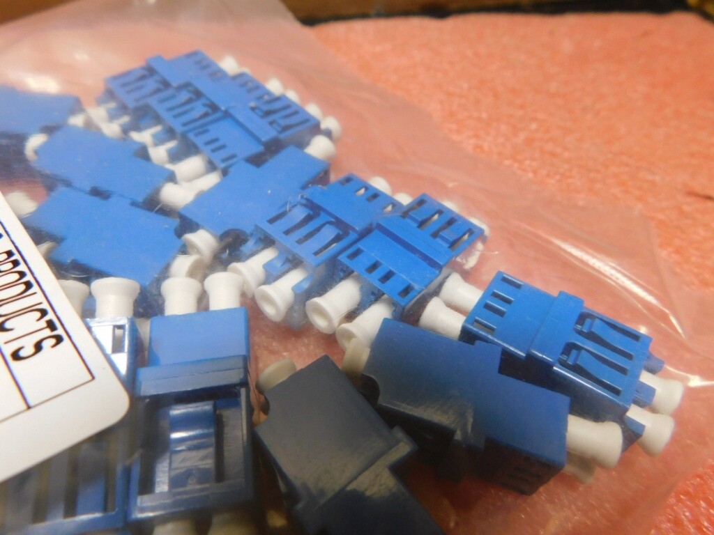 (50) Senko LC to LC Duplex Coupler Zirconia Snap – Blue — 999-211 — Lot of 50
