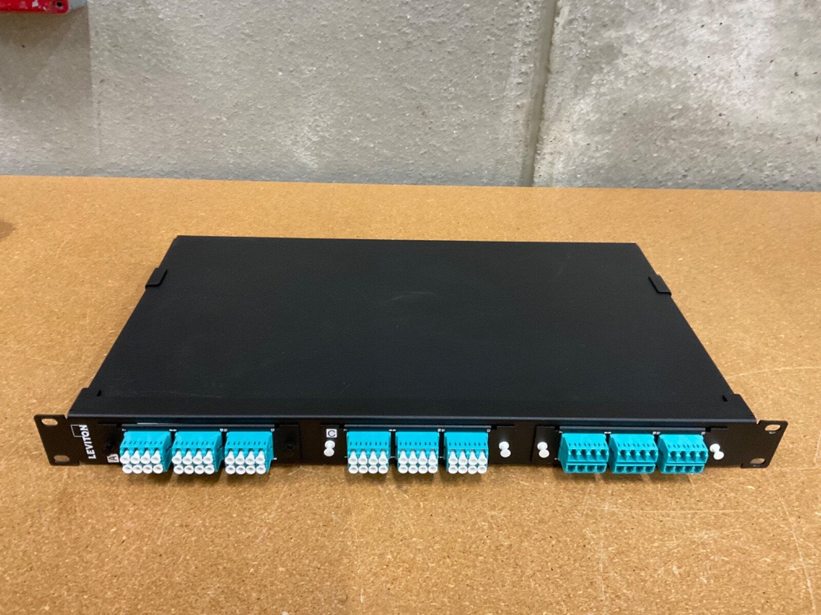 Leviton Fiber Enclosure 5R1UL-F03 1-Unit 3slots w/ 3 MTP Breakaway Modules