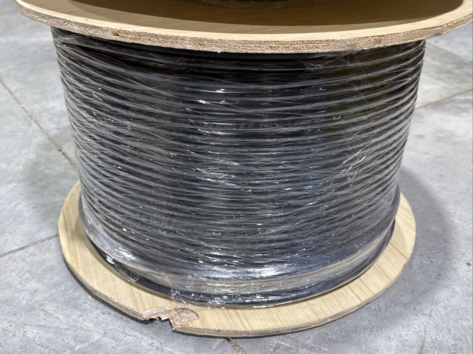 Suttle Riser Cables (OFNR rated) 12F LT I/O SCA 1000FT, Part# SFCA-12IL1000F New