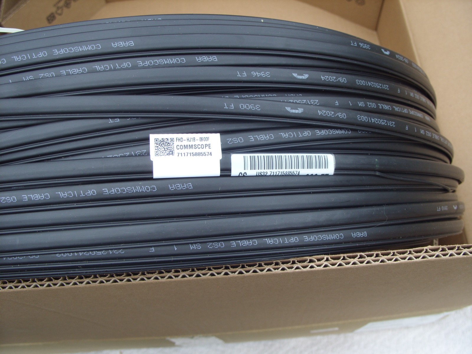 COMMSCOPE SINGLE STRAND LOCATABLE FIBER OPTIC DROP CABLE 900ft SC CONNECTORS