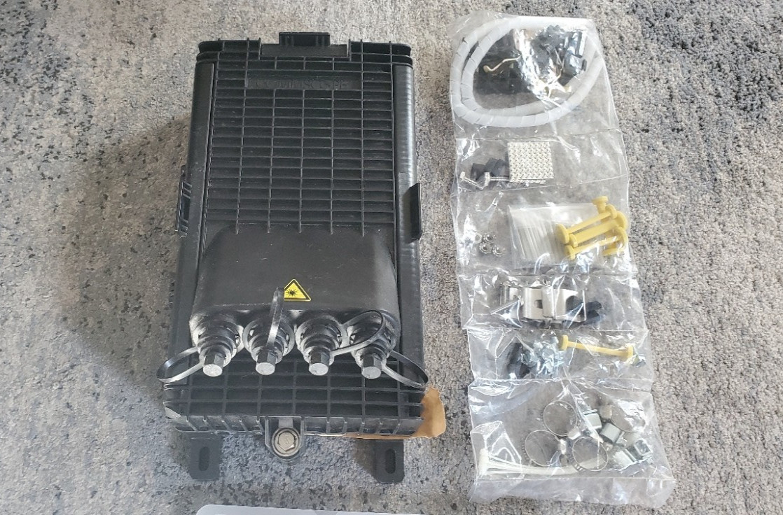 CommScope Fiber Optic Mini-OTE 300 Enclosure 760256493 1X4 Splitter OCC1P-10400