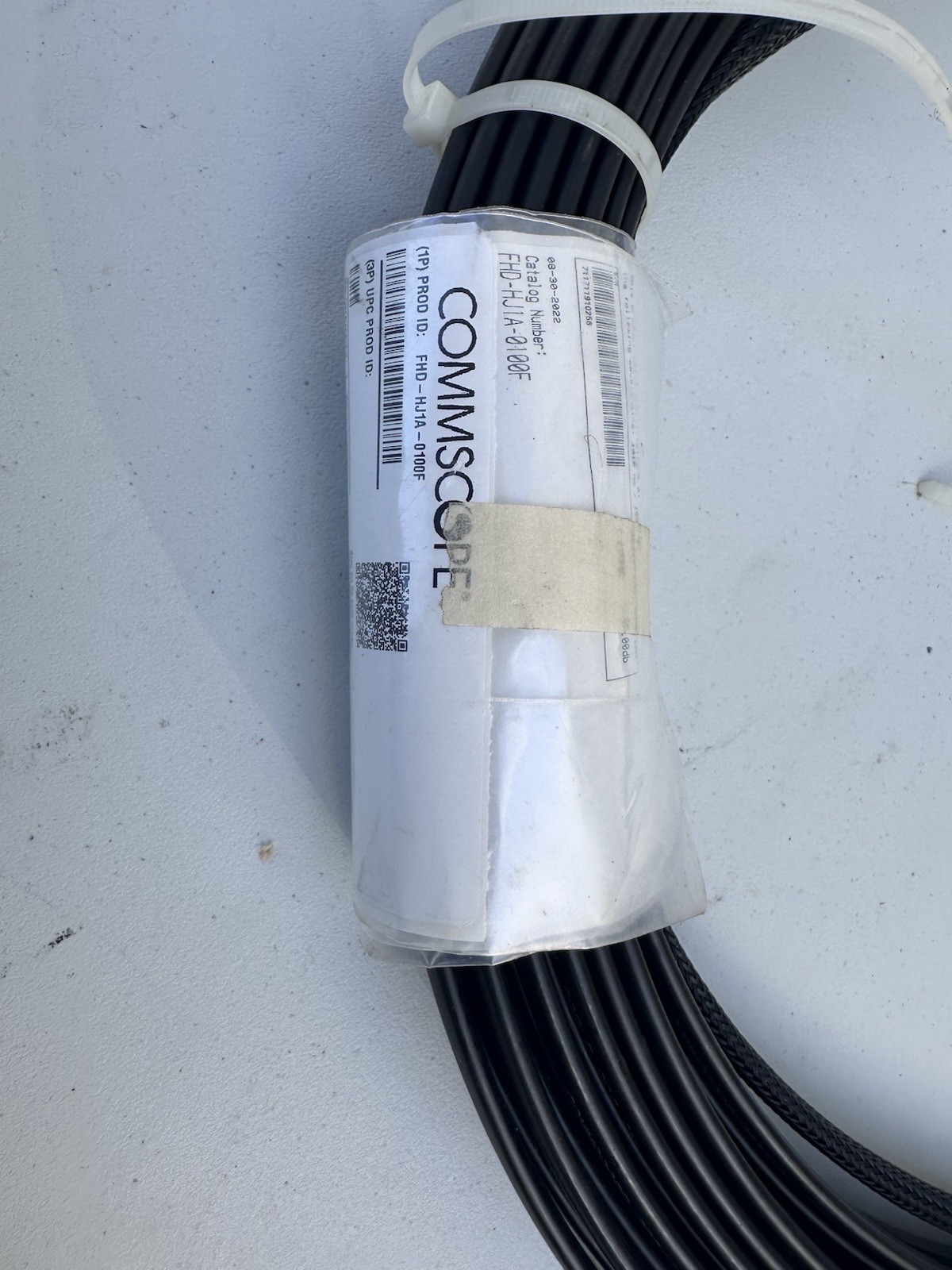 COMMSCOPE SINGLE STRAND LOCATABLE FIBER OPTIC DROP CABLE 100ft SC CONNECTORS