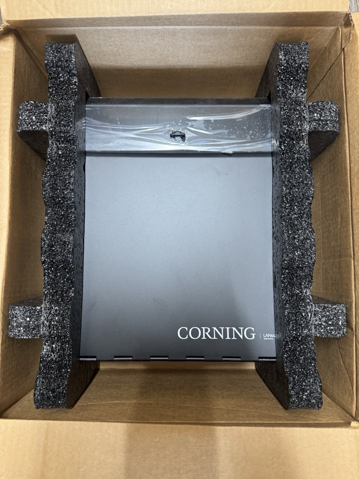 Corning WCH-04P Wall-Mountable Housing Holds 4 connector panels/cassettes