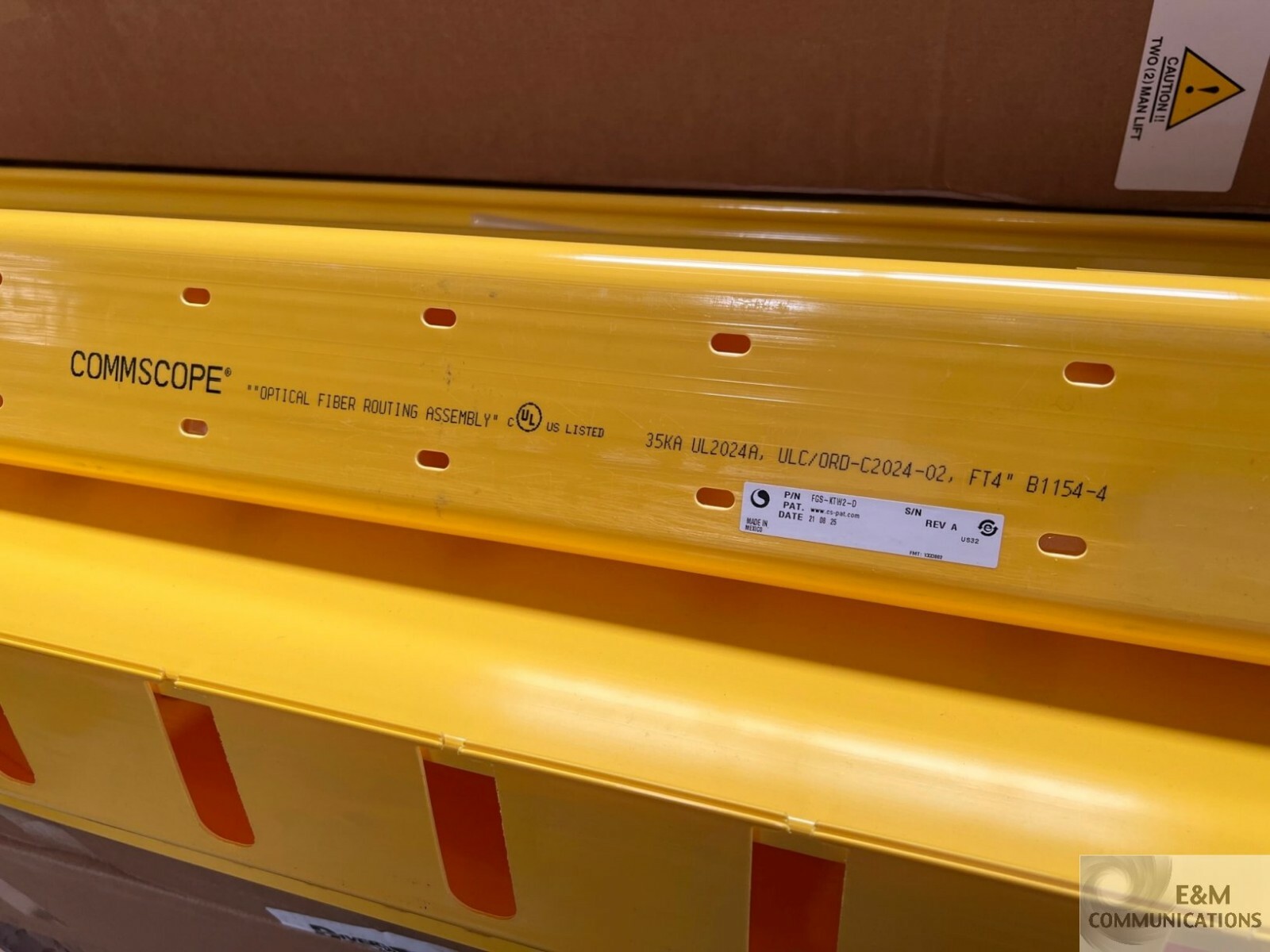 NEW FGS-KTW2-D ADC TE COMMSCOPE 4×4 VERTICAL 3″ SLOTTED DUCT KIT 6 FT YELLOW