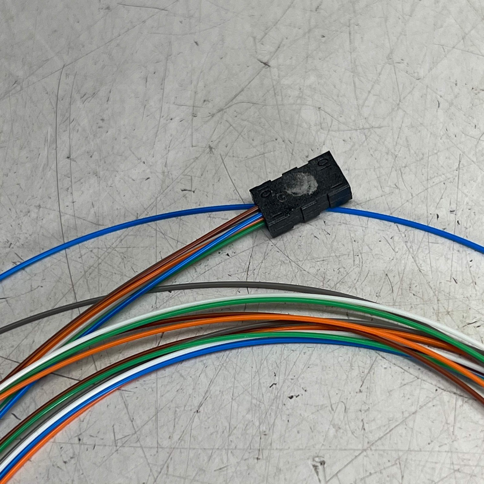 BELDEN Optical Fiber Field Breakout Kit Plastic Housing 6 Fiber 6 Tubes AX101100