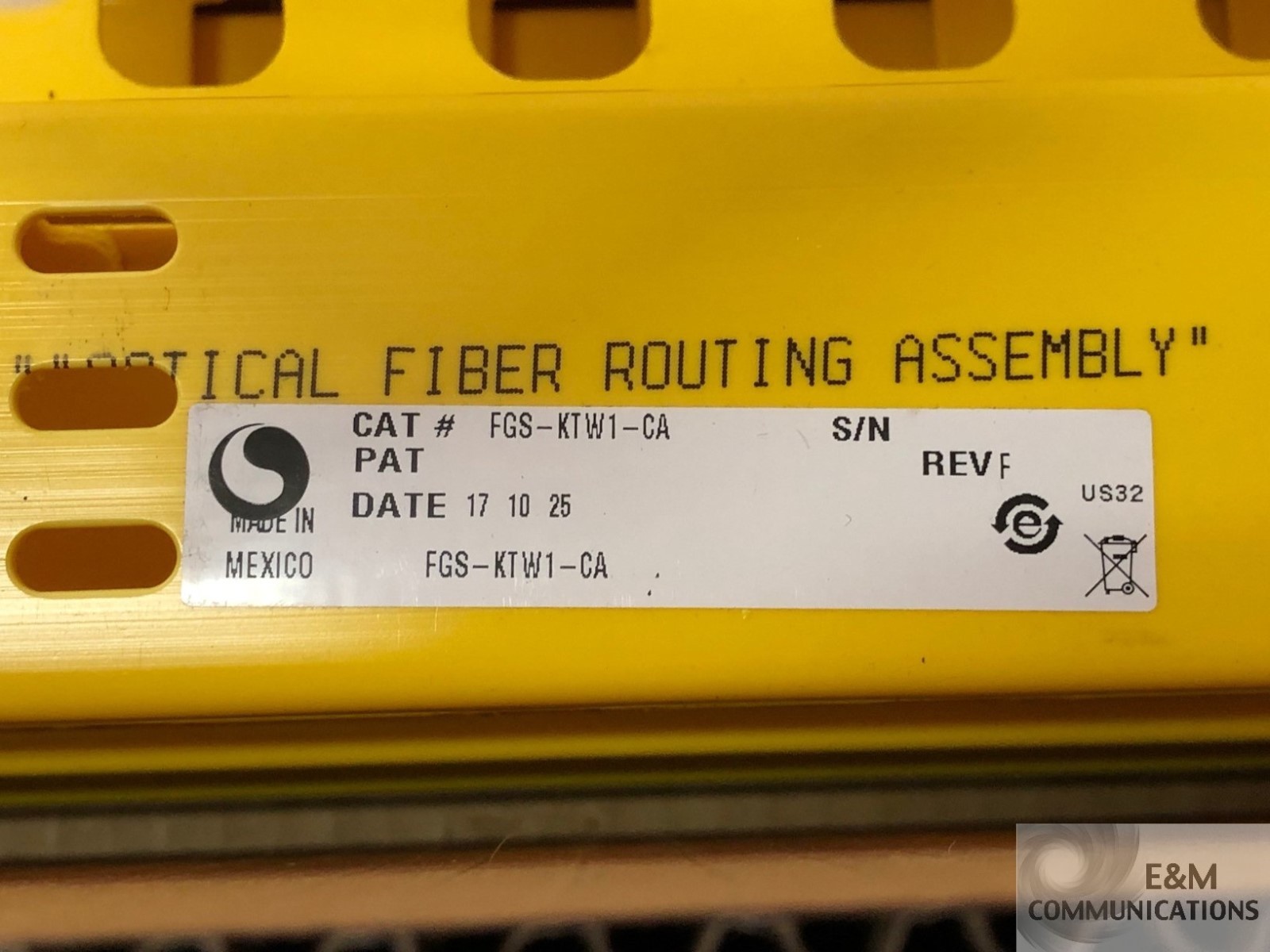 NEW FGS-KTW1-CA ADC TE COMMSCOPE 2×2 VERTICAL 1.5″ SLOTTED DUCT KIT 6 FT YELLOW