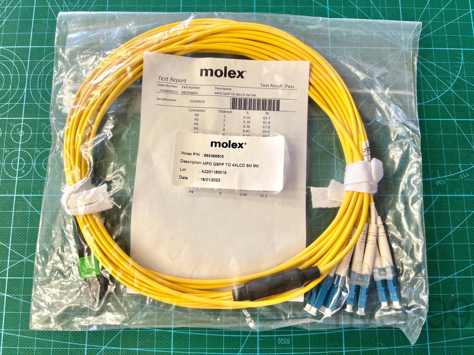 MOLEX QSFP MPO/MTP 8F to 4x LC Fiber Optic Breakout Cable, Singlemode OS2 Yellow